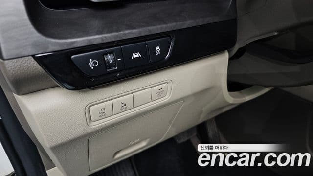 Kia Carnival 2021 — Фото 18/20