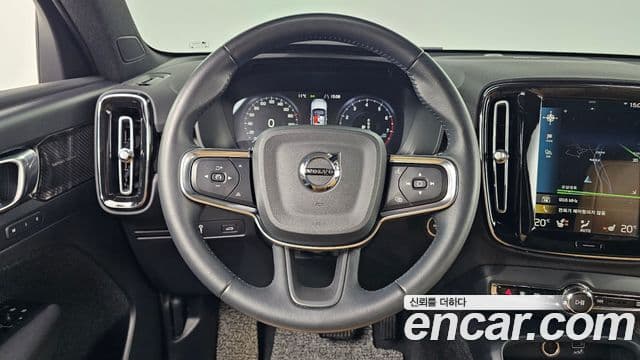 Volvo XC40 2021 — фото 15 из 20