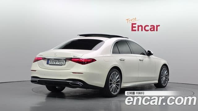 Mercedes-Benz S-Class 2023 — Photo 12/20