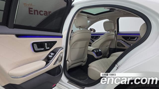 Mercedes-Benz S-Class 2023 — Photo 9/20