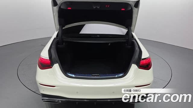 Mercedes-Benz S-Class 2023 — Photo 7/20