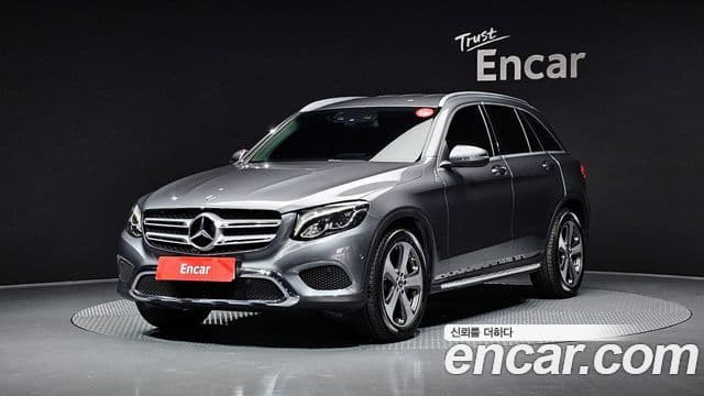 Mercedes-Benz GLC-Class 2019 — Photo 8/20