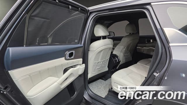 Kia Sorento 2023 — Şəkil 17/20