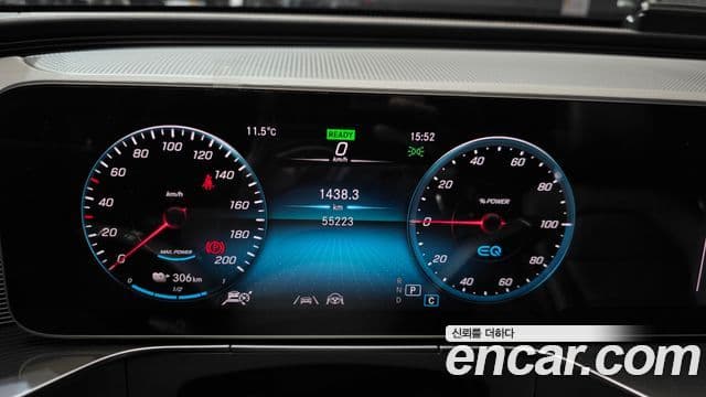 Mercedes-Benz EQC 2020 — Photo 8/20