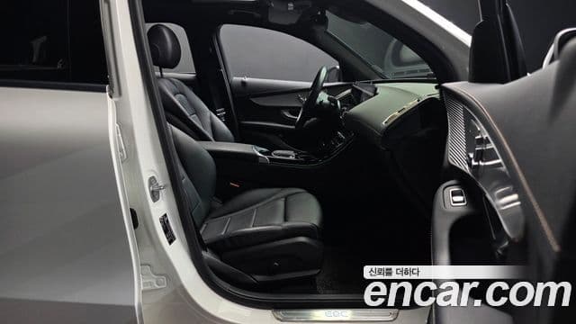 Mercedes-Benz EQC 2020 — Photo 3/20