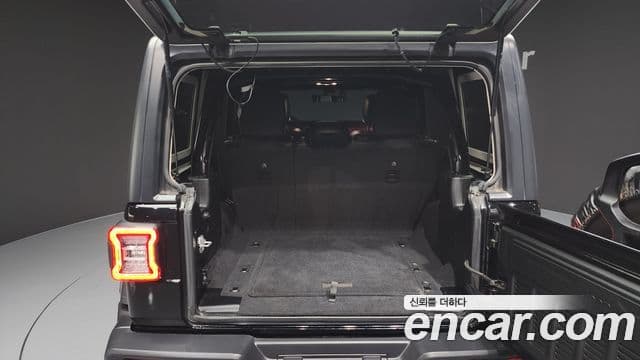 Jeep Wrangler 2021 — ფოტო 20/20