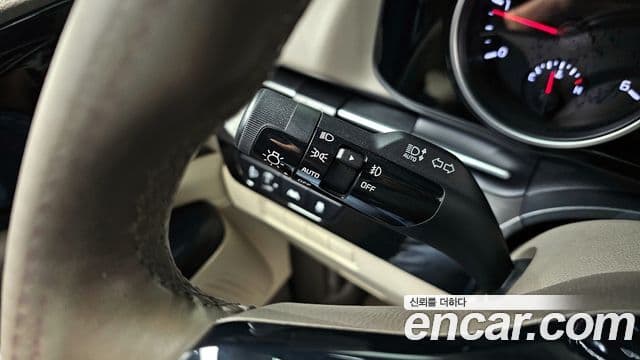 Kia Carnival 2021 — Şəkil 18/20