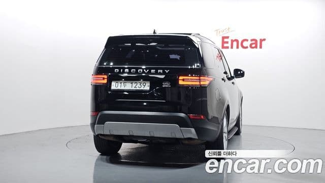 Land Rover Discovery 5 2018 — Şəkil 7/20