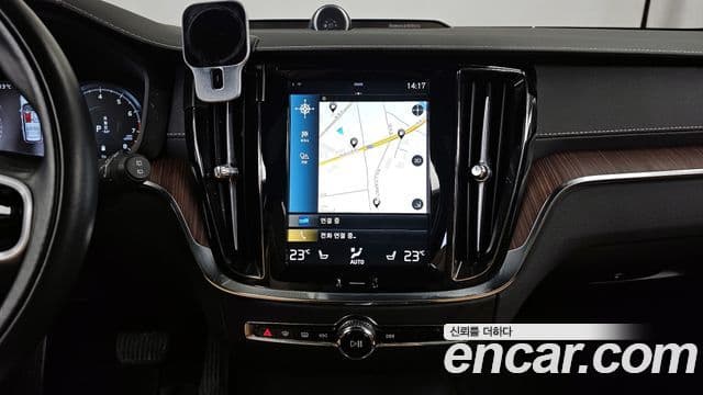 Volvo V60 Cross Country 2021 — Şəkil 14/20