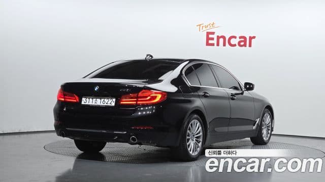 BMW 5 Series 2019 — ფოტო 2/20