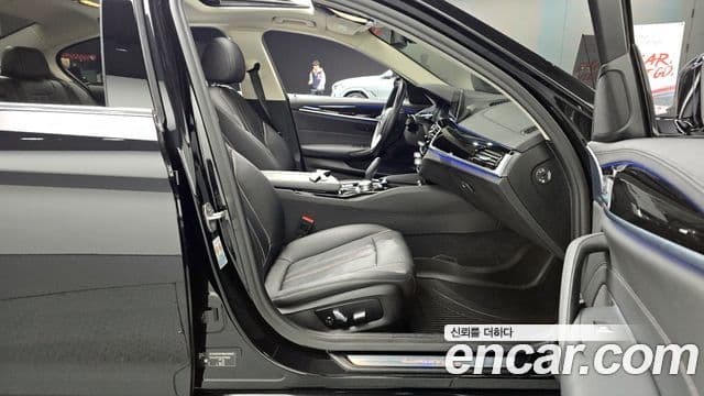 BMW 5 Series 2019 — ფოტო 11/20