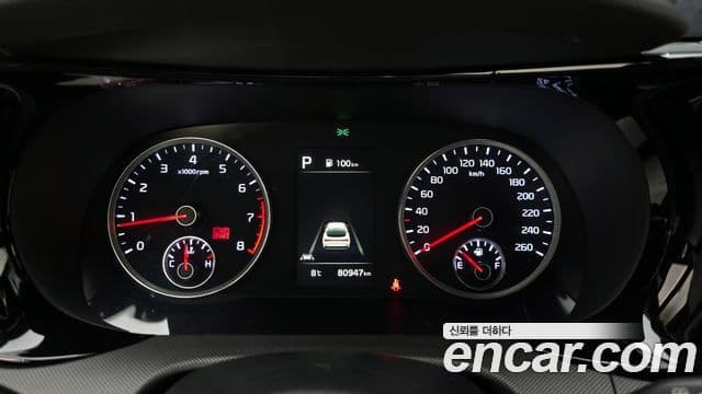 Kia K5 2022 — ფოტო 8/20