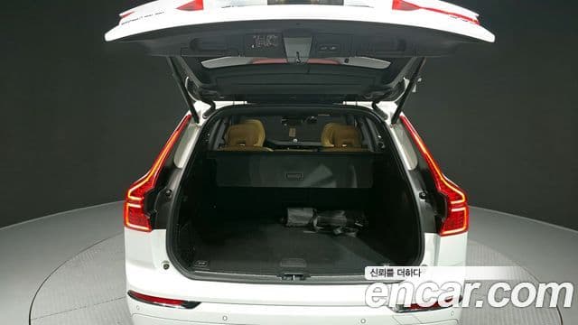 Volvo XC60 2021 — Фото 20/20