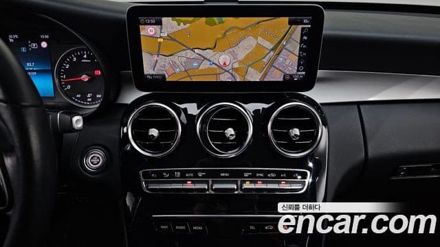 Mercedes-Benz C-Class 2019 — ფოტო 14/20
