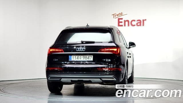 Audi Q5 2021 — ფოტო 4/20