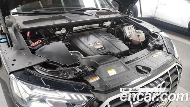 Audi Q5 2021 — ფოტო 6/20