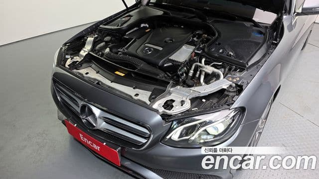 Mercedes-Benz E-Class 2018 — Photo 4/20