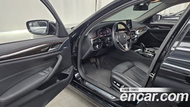 BMW 5 Series 2022 — Photo 9/20
