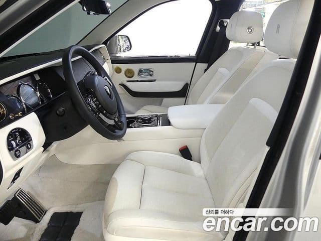 Rolls-Royce Cullinan 2023 — ფოტო 8/20