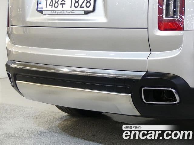 Rolls-Royce Cullinan 2023 — ფოტო 18/20