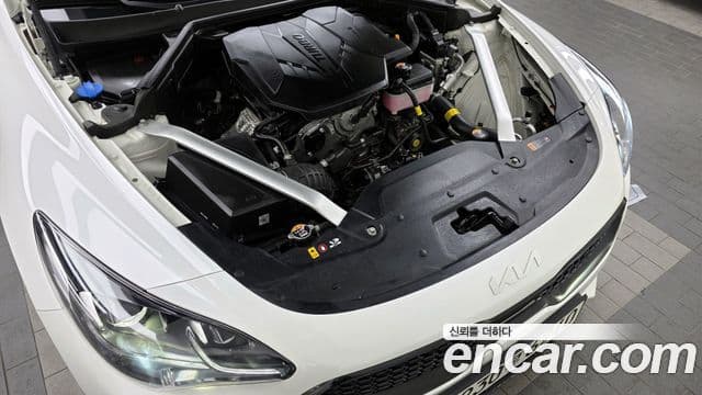 Kia Stinger 2022 — ფოტო 6/20