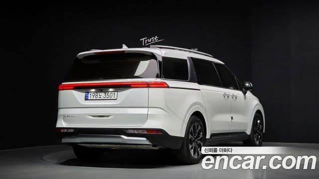 Kia Carnival 2021 — ფოტო 2/20