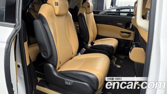 Kia Carnival 2021 — ფოტო 12/20