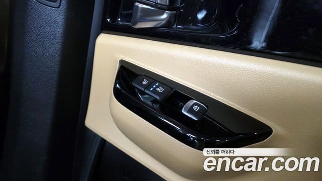 Kia Carnival 2021 — ფოტო 19/20