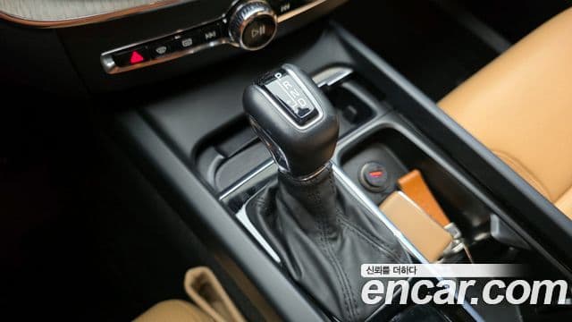 Volvo XC60 2020 — Şəkil 9/20