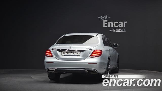 Mercedes-Benz E-Class 2018 — Şəkil 11/20