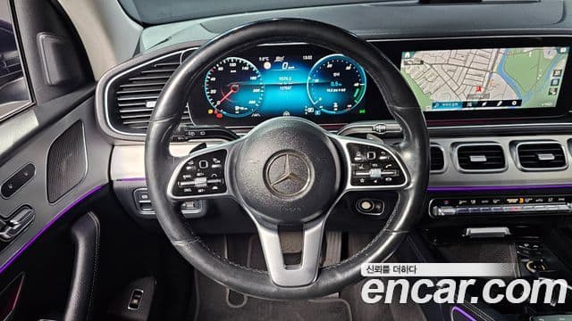 Mercedes-Benz GLE-Class 2019 — ფოტო 13/20
