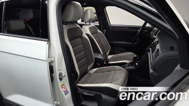Volkswagen T-Roc 2021 — ფოტო 9/20