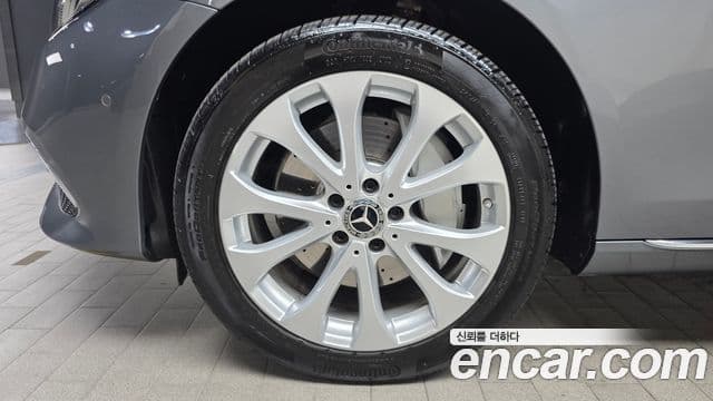 Mercedes-Benz E-Class 2018 — Photo 13/20