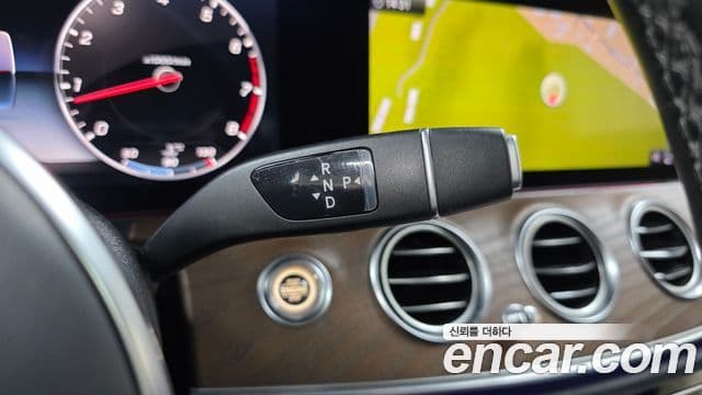 Mercedes-Benz E-Class 2018 — Photo 18/20