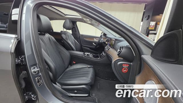 Mercedes-Benz E-Class 2018 — Photo 20/20