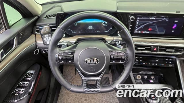 Kia K5 2021 — ფოტო 14/20