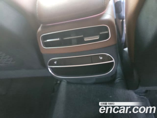 Genesis GV70 2021 — Photo 17/20