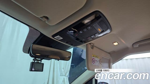 Kia Carnival 2021 — ფოტო 17/20