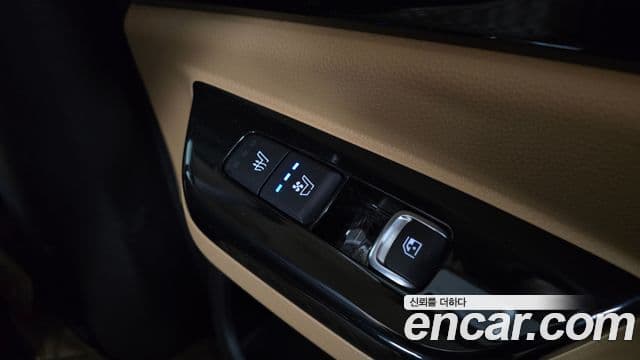 Kia Carnival 2021 — ფოტო 19/20