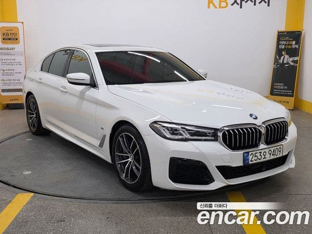 BMW 5 Series 2021 — фото 11 из 20