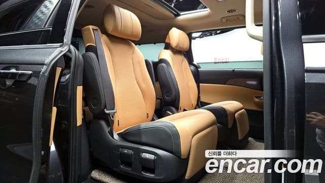 Kia Carnival 2022 — ფოტო 12/20
