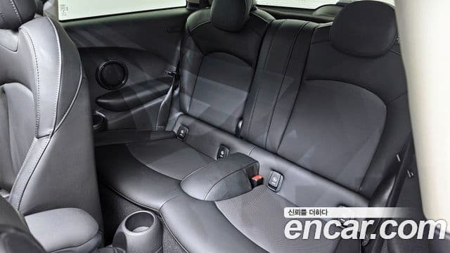 Mini Cooper S 2022 — фото 12 из 20