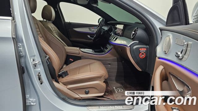 Mercedes-Benz E-Class 2021 — фото 11 из 20