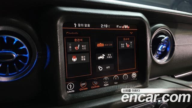 Jeep Wrangler 2022 — ფოტო 17/20
