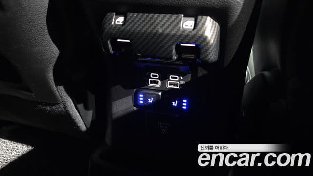 Jeep Wrangler 2022 — ფოტო 18/20