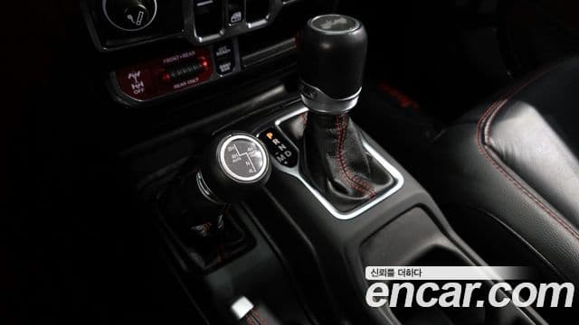 Jeep Wrangler 2021 — ფოტო 9/20