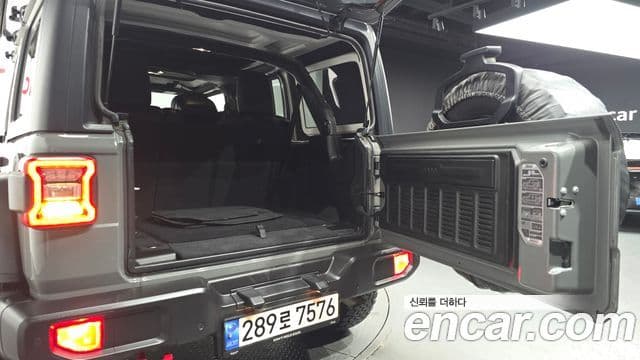 Jeep Wrangler 2021 — ფოტო 20/20