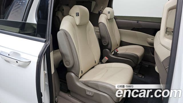 Kia Carnival 2023 — ფოტო 12/20