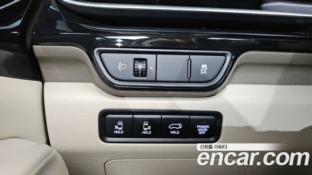 Kia Carnival 2023 — ფოტო 13/20