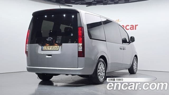Hyundai Staria 2023 — ფოტო 2/20